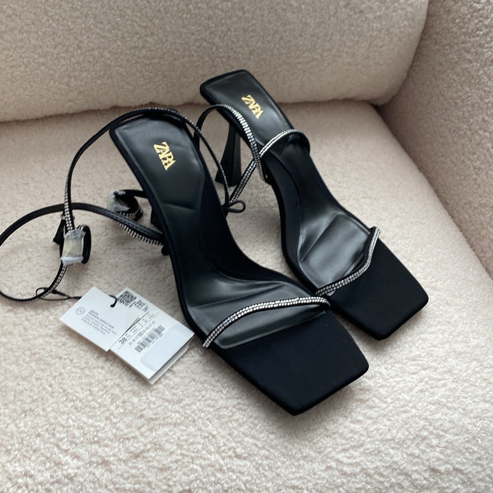 𝗡𝗪𝗧 𝗭𝗮𝗿𝗮 • Rhinestone Strappy Heeled Sandals Square Toe Ankle Strap Size